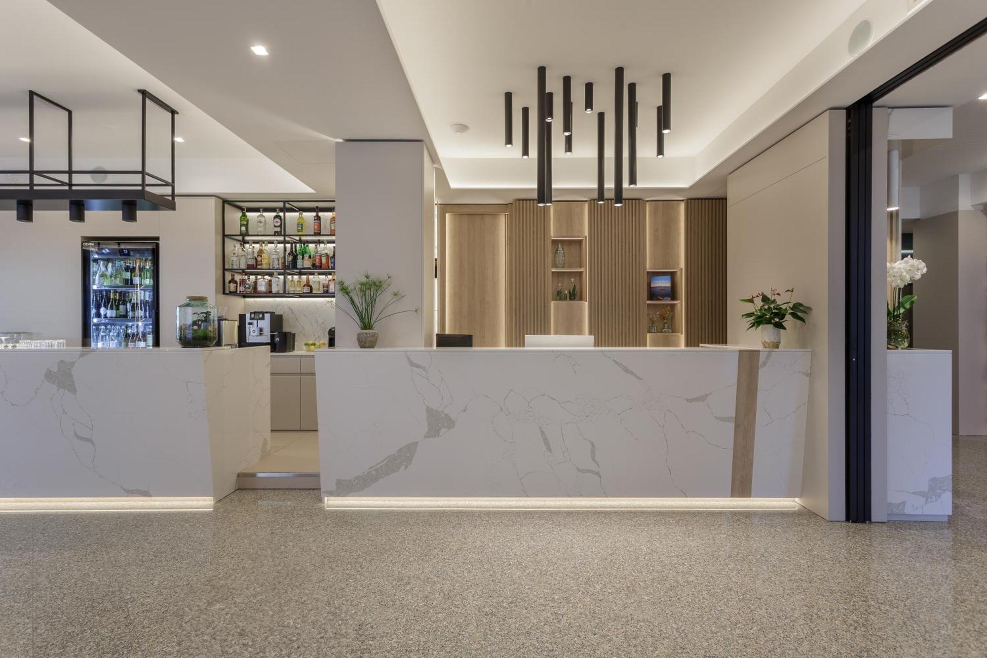 Riviera Hotel